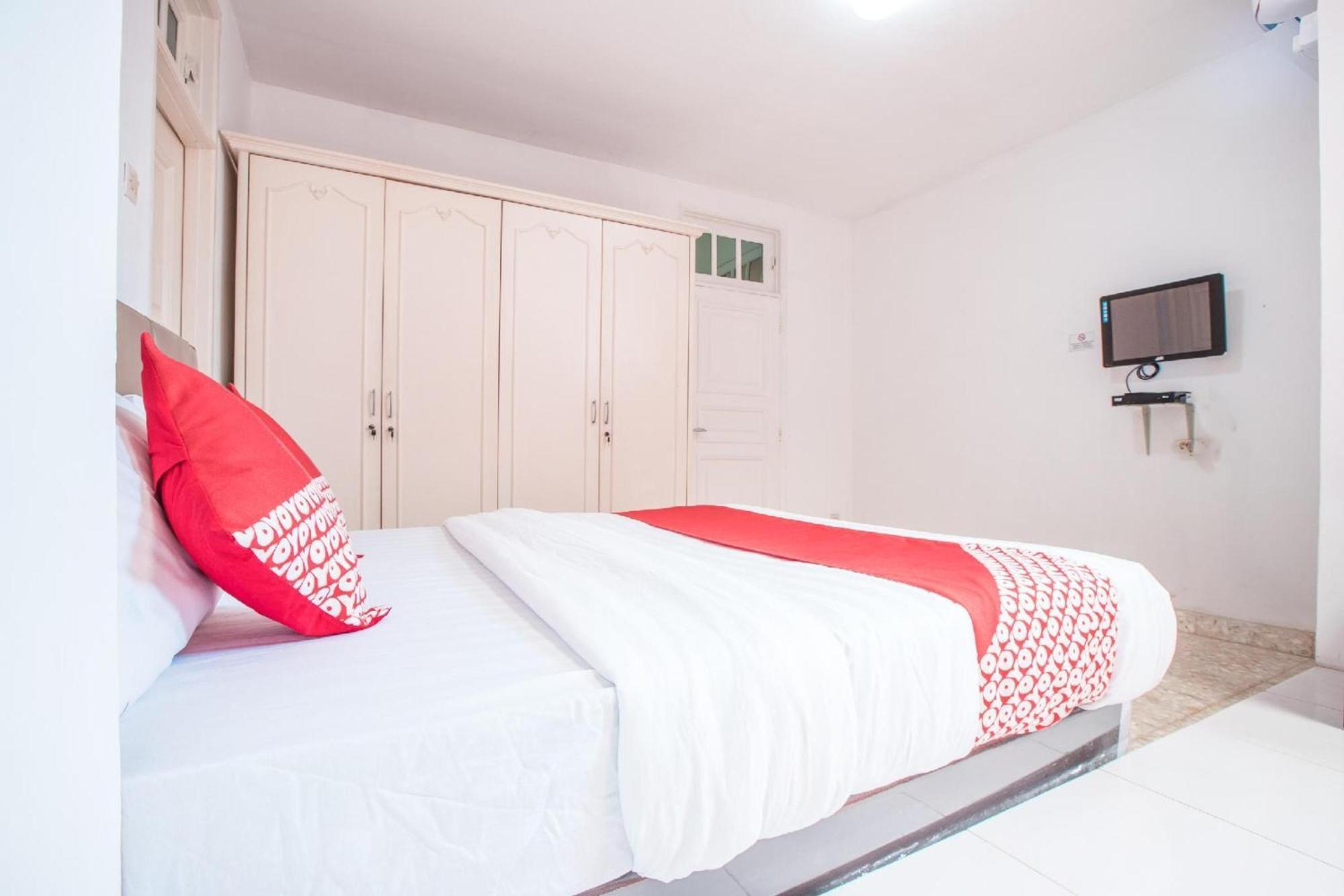 Hotel Capital O 332 G17 Kemang Jakarta