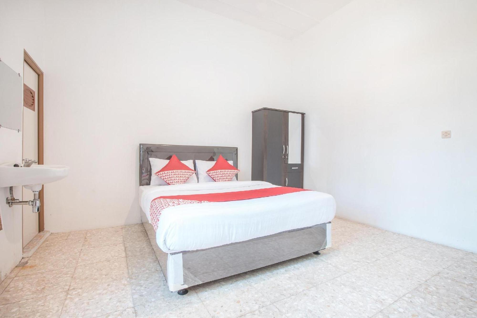 Capital O 332 G17 Kemang Hotel Jakarta